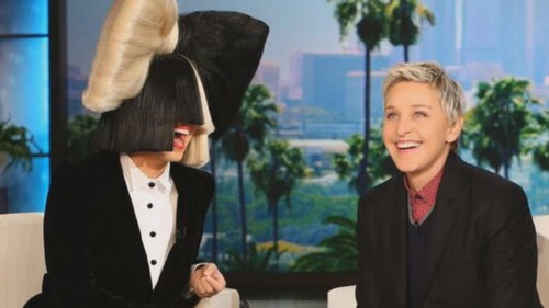 Quelle chanson n'a pas été mise en scène sur le plateau du Ellen Show, dirigé par Ellen DeGeneres ?