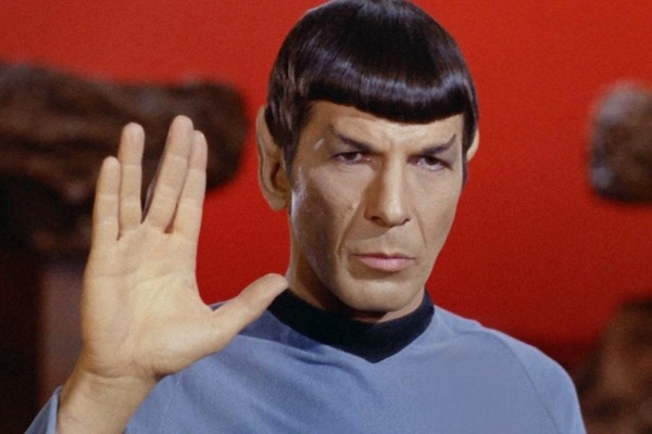 Quel personnage de Star Trek et ami du capitaine Kirk a les oreilles pointues ?