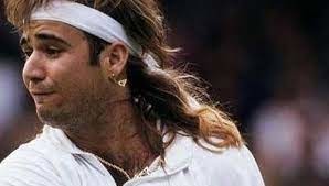 Pendant de longues années, ce tennisman américain a porté une perruque afin de cacher sa calvitie, qui est-ce ?