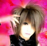 Le second guitariste de Vallquar est: