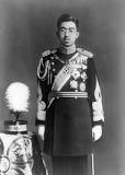 Qual era o nome do Imperador do Japão na Segunda Guerra Mundial ?