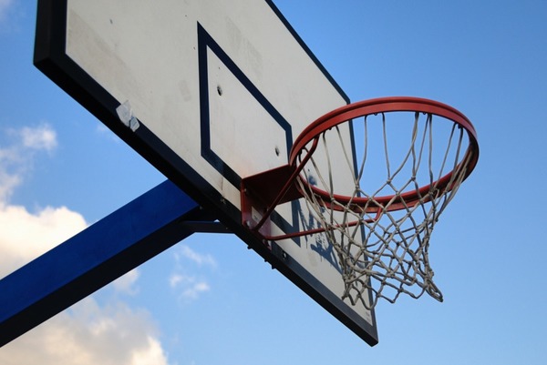 À quelle hauteur est un panier de basketball ? (A partir de 11ans)