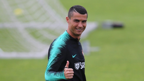 Quelle taille fait Cristiano Ronaldo ?