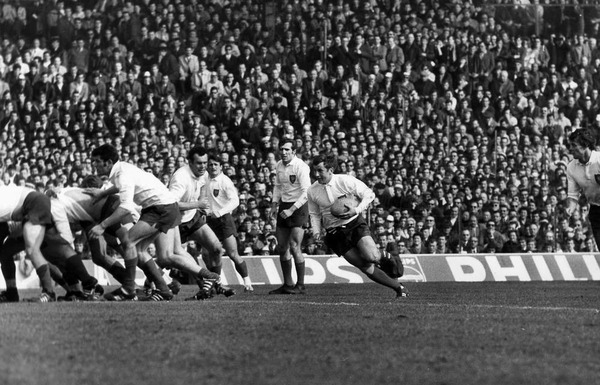En Rugby, qui remporte le Tournoi des Cinq Nations 69 ?