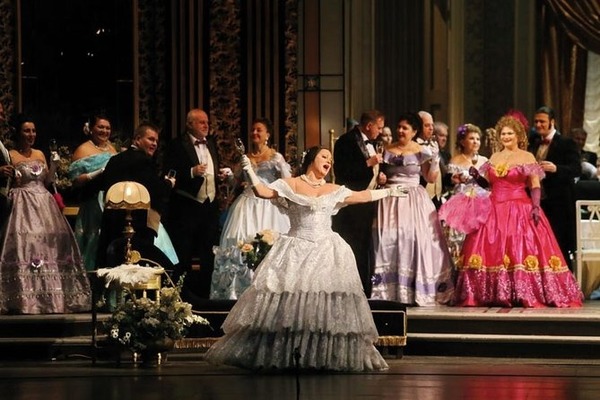 Qui a composé l'opéra "La Traviata" ?