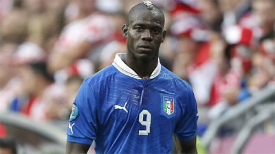 Lors de la finale de l’Euro 2012, quel joueur italien est sorti sur blessure, laissant ses coéquipiers évoluer à 10 contre 11 face à l'Espagne ?