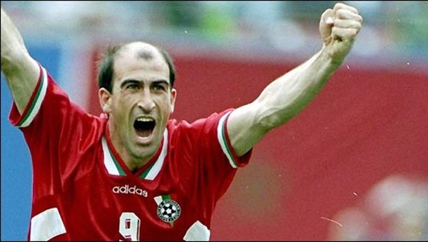 Révélation bulgare à la coupe du monde 94 en marquant de son crâne lisse face à l'Allemagne, il passa ensuite par l'OM mais sans réussite, en 2013 il passera par la case prison ?