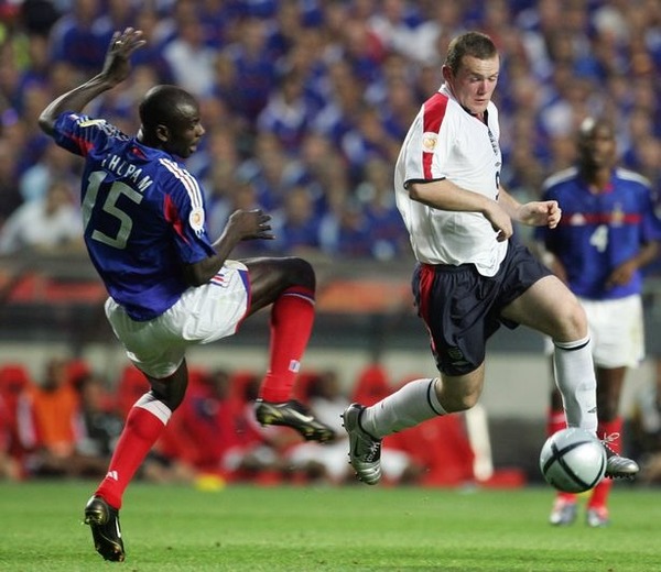 L' Euro 2004 est sa dernière compétition internationale.
