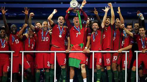 Comment est surnommée l’équipe du Portugal ?