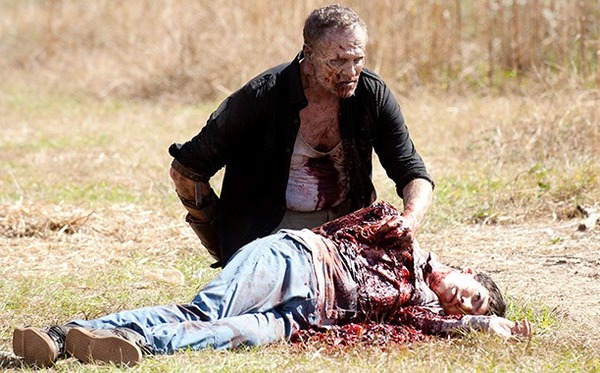 C'est Daryl qui achèvera son frère transformé en zombie.