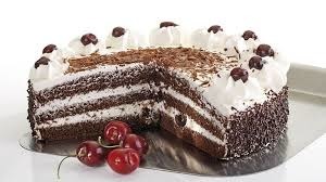 Un gâteau composé d'une base de génoise au cacao parfumée au kirsch, garnie de cerises au sirop et de crème Chantilly, s'appelle....