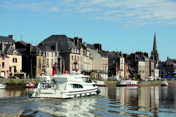 Quel fleuve de Bretagne traverse la ville de Redon ?