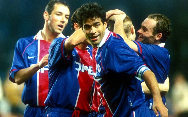 En 1996/97, quel trophée le PSG remporte-t-il ?