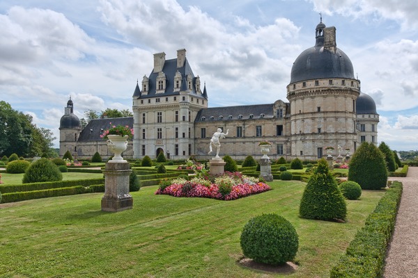 Quel château a reçu sa charpente en même temps que celle du château de Chambord ?