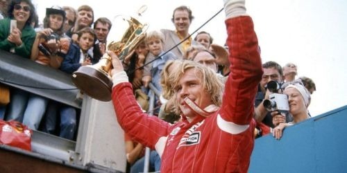 En 1976, qui est ce célèbre pilote britannique qui remporte le Championnat du Monde ?