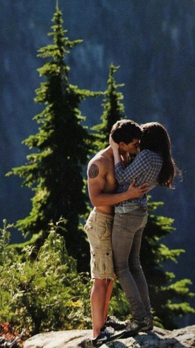 Pourquoi Bella embrasse Jacob ?