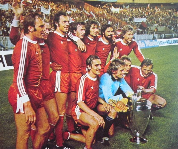 En 1975, contre quelle équipe les Bavarois remportent-ils leur seconde finale de LDC de suite ?
