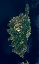 La Corse appartient à la France mais cette île a une particularité d'avoir la forme d'une ?