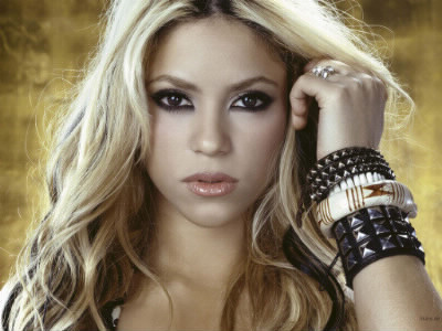Lors de quel Été Shakira a-t-elle sorti son tube "Waka Waka" ?