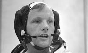 Neil Amstrong est le premier homme à avoir marché sur la lune ?