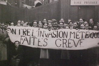 Ces grèves et manifestations avaient pour but de baisser la journée de travail à...