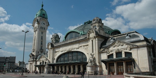 En quelle année la célèbre gare des Bénédictins de Limoges a-t-elle été inaugurée ?