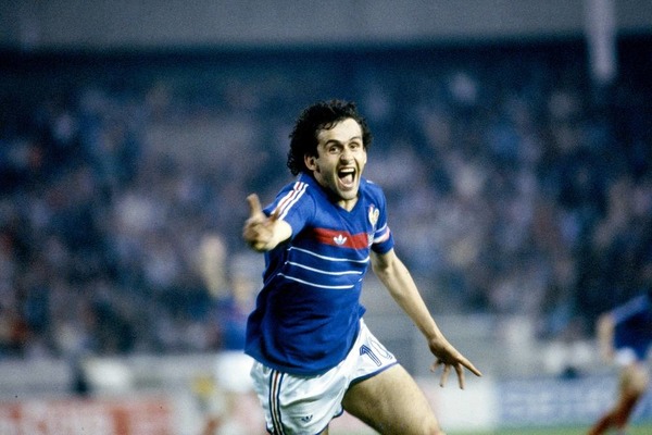 1984 : Véritable star de l'Euro, combien de buts Michel Platini a-t-il inscrit lors des 5 rencontres des Bleus ?