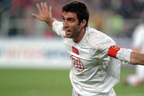 Qui est ce turc qui en 2002 a inscrit le but le plus rapide de l'histoire de la Coupe du Monde ?