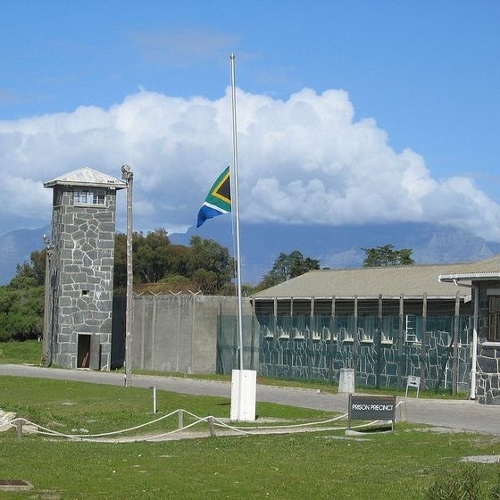 Vrai ou faux ? Nelson Mandela a passé 18 ans à la prison Robben Island (Afrique du Sud).
