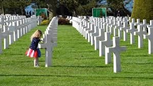 Combien de femmes sont enterrées au cimetière militaire américain de Colleville-sur-Mer ?