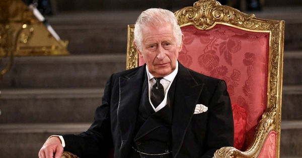 Depuis le 8 septembre 2022 le roi du Royaume-Uni de Grande-Bretagne et d'Irlande du Nord ainsi que de quatorze autres États souverains, appelés royaumes du Commonwealth, et de leurs territoires et dépendances.