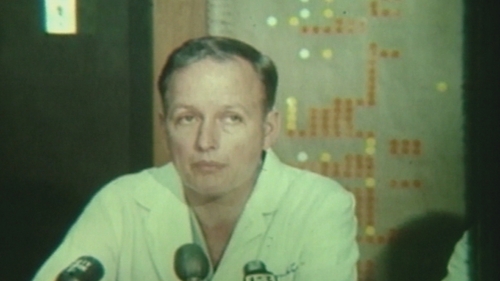 En avril 1969, le Dr Denton Cooley pose le premier cœur artificiel total sur un patient mourant. Combien de temps ce patient vit-il avec ce dispositif avant de décéder d’une infection généralisée ?