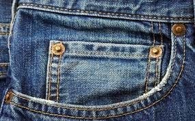 La mini-poche avant d'un jean est utilisé pour _____