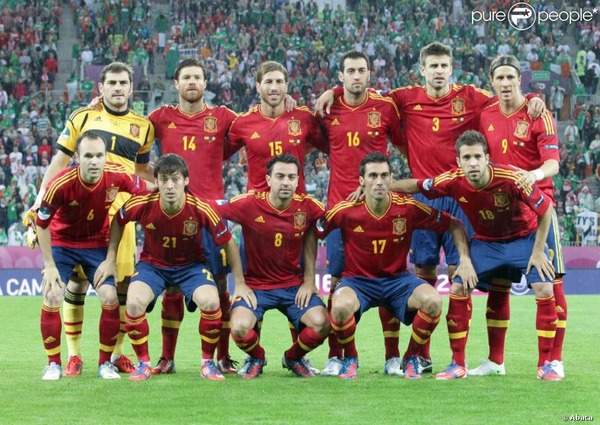 2 ans plus tard, quelle équipe ne se trouve pas dans le groupe de poules des espagnols lors de l' Euro 2012 ?