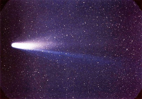 La Comète de Halley était visible de la terre en 1986. Quand est prévu son prochain passage ?