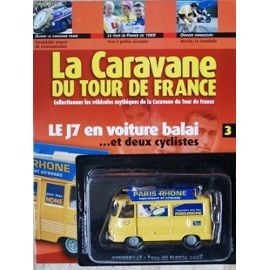 Quel(le) accordéoniste accompagnait la caravane du Tour de France cycliste ?