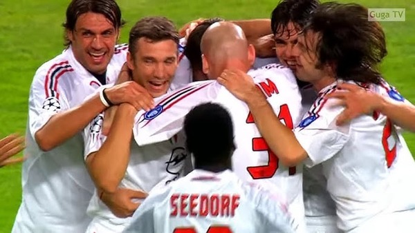 Tout va bien pour Milan qui à la 39ème minute inscrit un second but. Il est l'oeuvre de.....