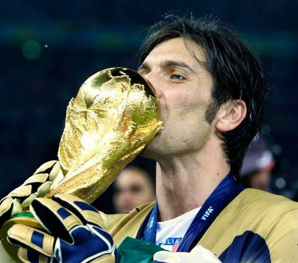 En quelle année l'italien Gianluigi Buffon a-t-il remporté la Coupe du Monde ?