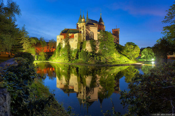 Situé en Slovaquie, il s'agit du Château de...