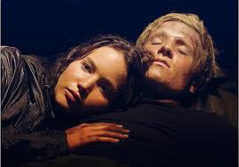 Qu'est-ce qui permet à Katniss et Peeta de survivre tous les deux ?
