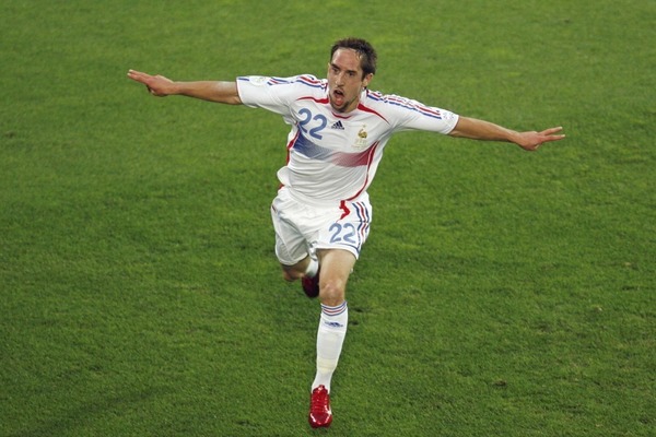 Lors du Mondial 2006, il inscrit un célèbre but contre......