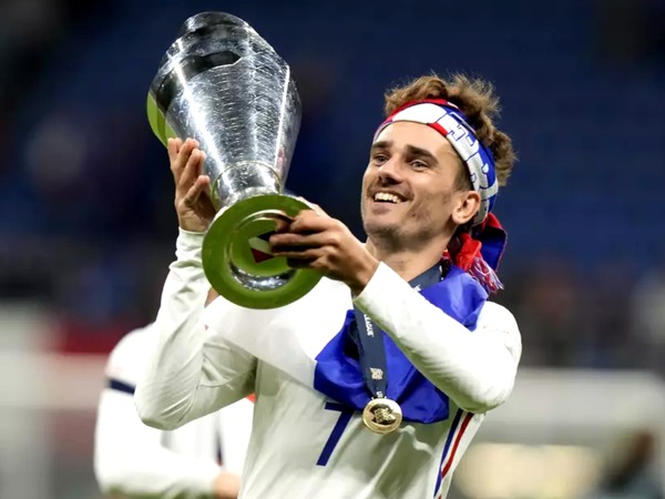 Quel est ce trophée qu'il remporte avec l'équipe de France en 2021 ?