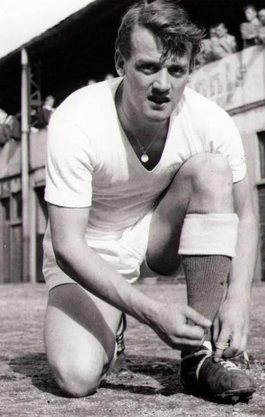 Le meilleur buteur de l'histoire de l'OM c'est lui. Il a inscrit 194 buts, il était suédois, et il s'appelait...