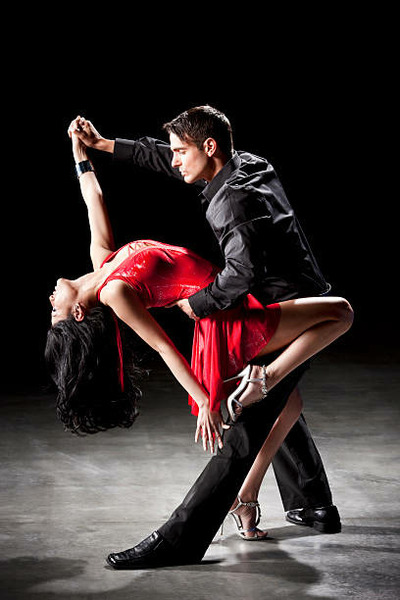 Quelle est cette célèbre danse romantique aux origines argentines ?