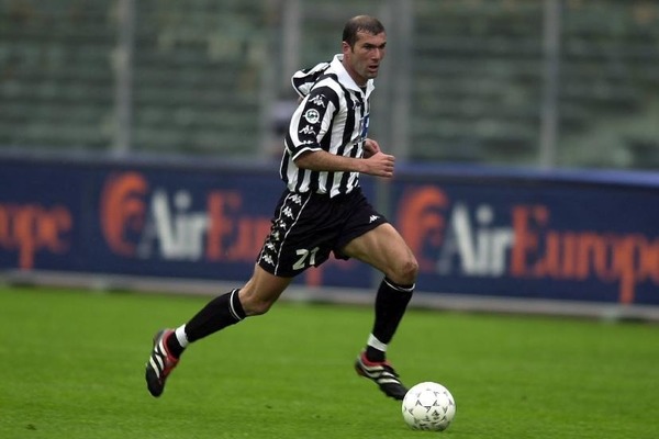 En 5 saisons à la Juve, qu'est-ce que Zinédine Zidane n'a pas remporté ?