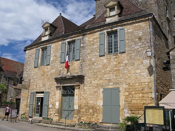 Dans quell ville de Dordogne peut-on voir cette maison du Gouverneur ?