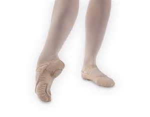 Comment se nomment les chaussons de danse sans pointes ?