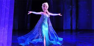De quelle couleur est la robe d'Elsa ?