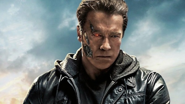 Dans quel film avec Arnold Schwarzenegger des robots voyagent-ils dans le temps ?