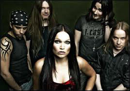 La personne qui a fondé le groupe Nightwish est pianiste.